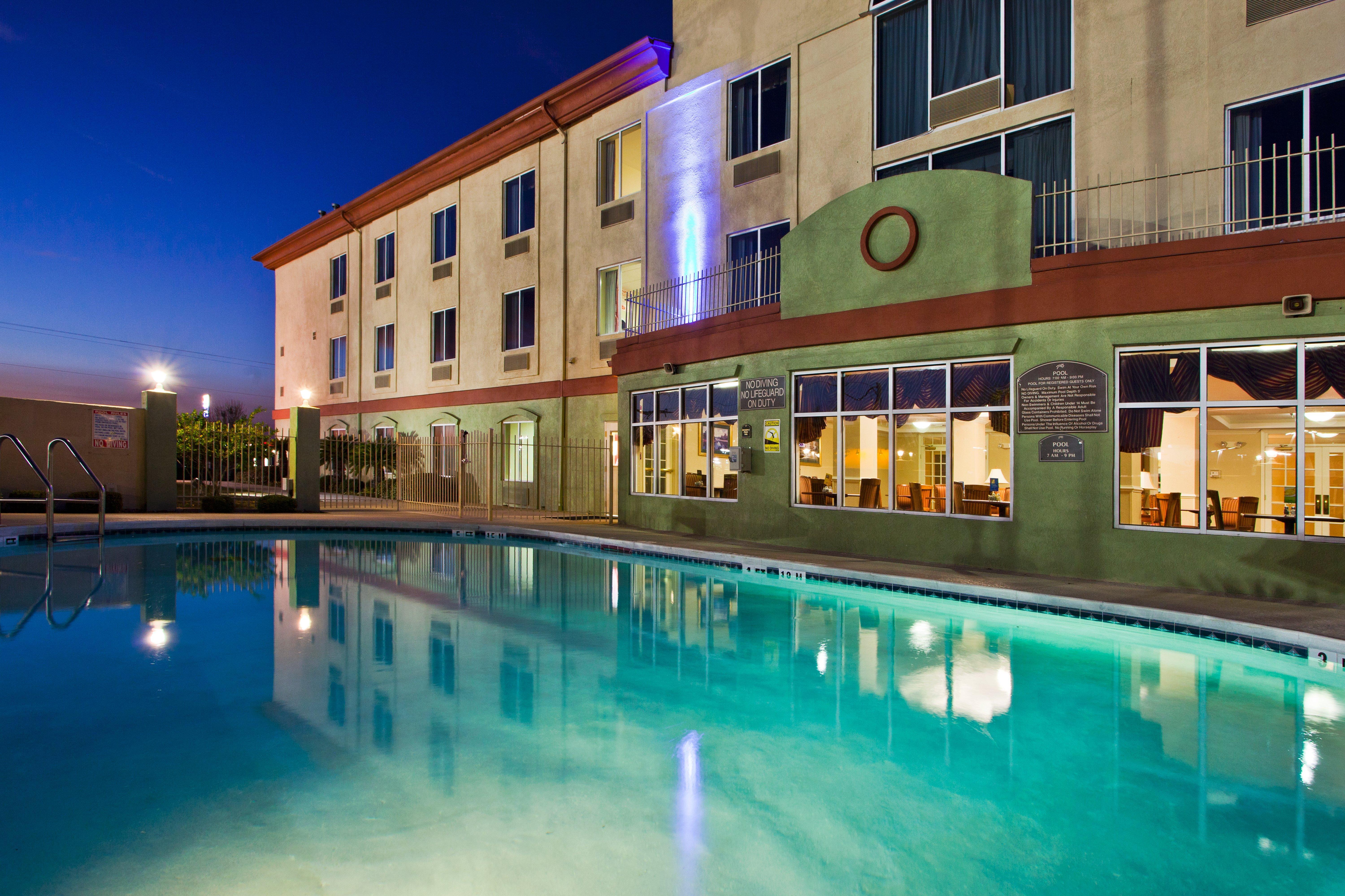Holiday Inn Express Hotel & Suites Live Oak By Ihg Dış mekan fotoğraf